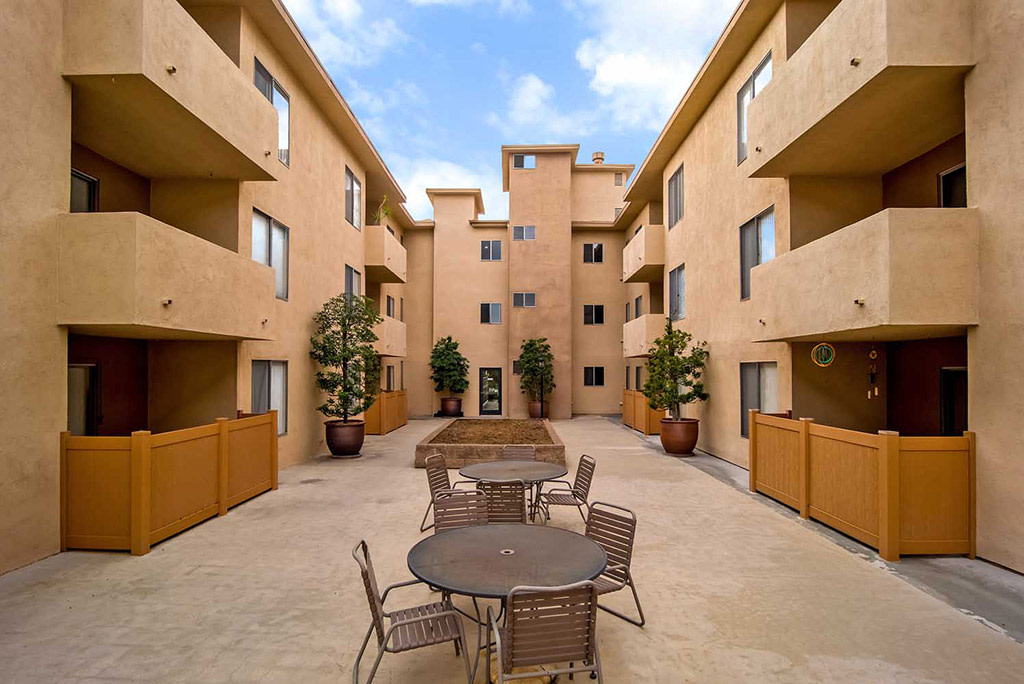 Los Robles Apartments Image 6