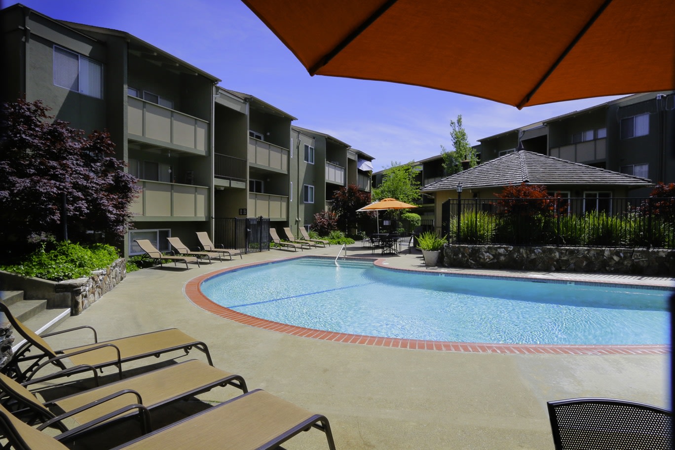 Town House Plaza Image 1