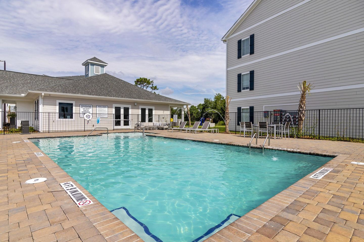 Pointe Grand Apartment Homes Image 16