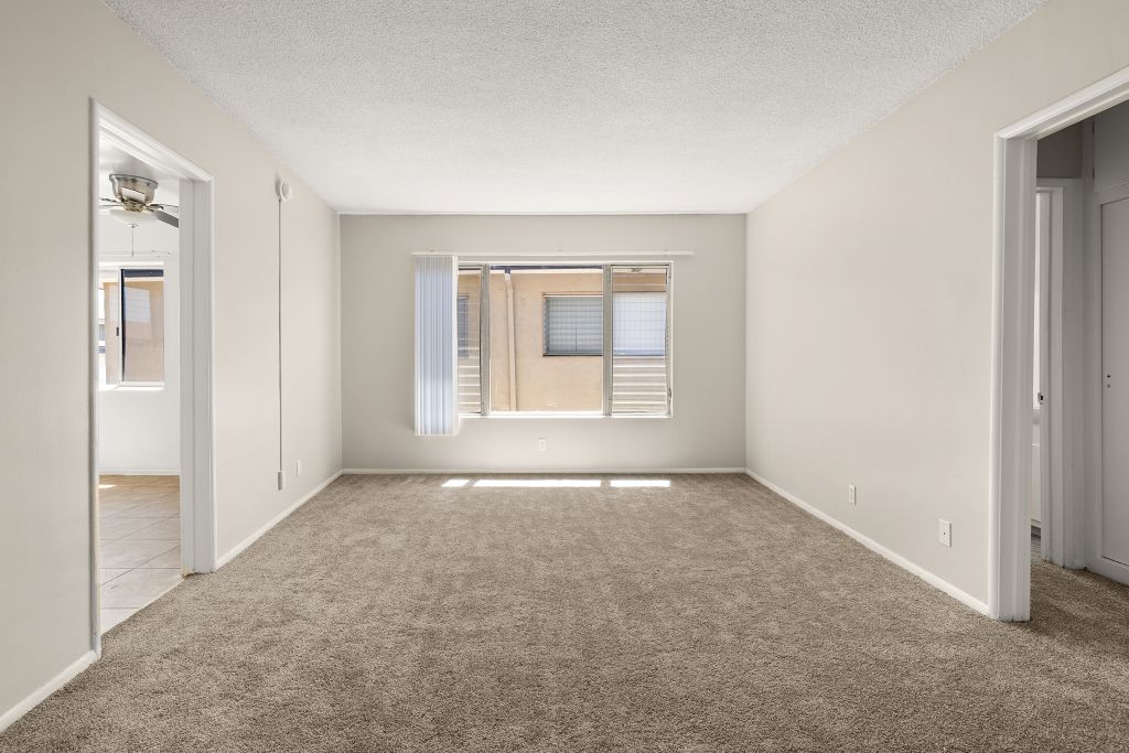 Roxanne Apartments Image 15
