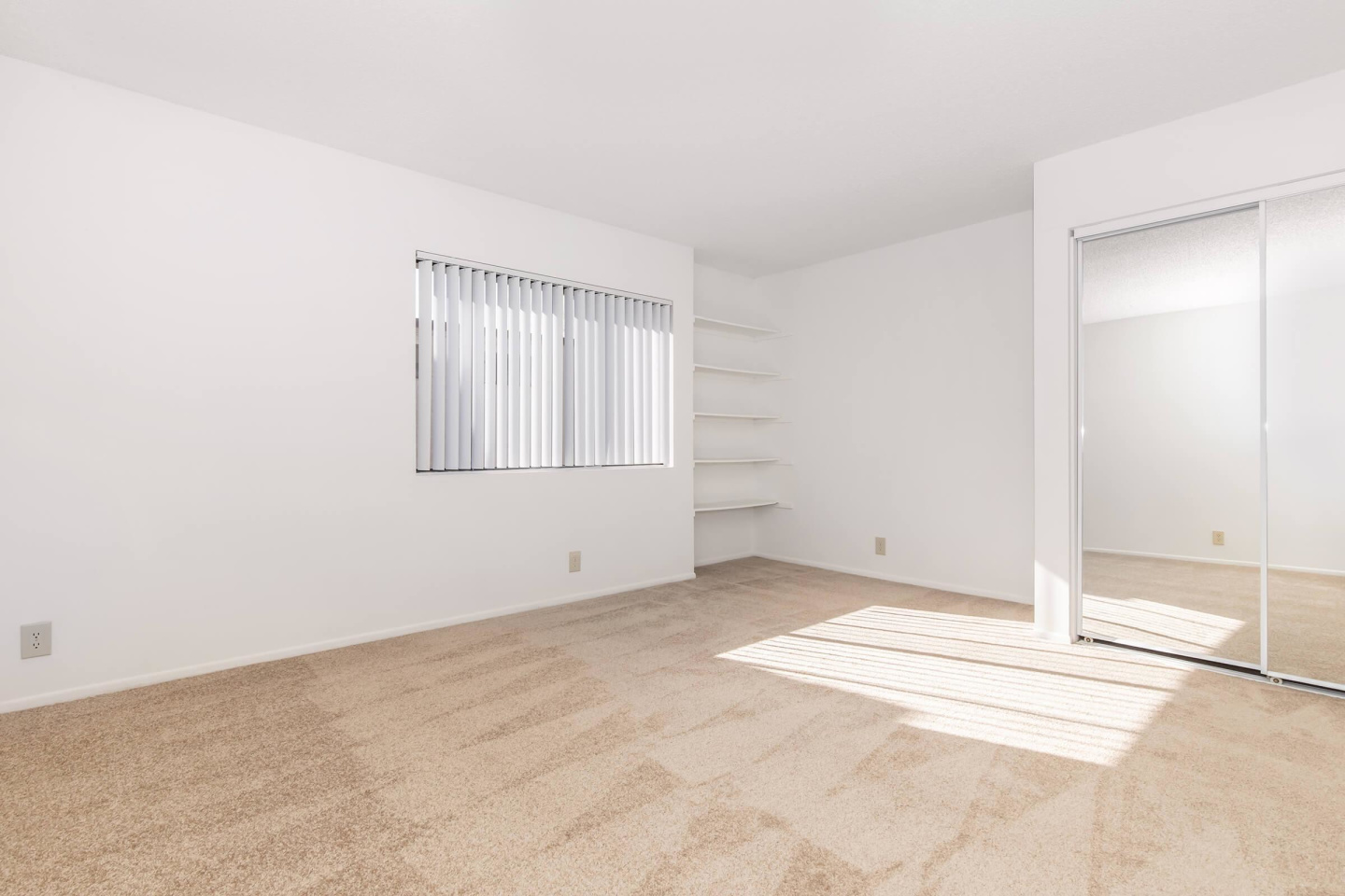 Huntington Lakes Apartments Image 8