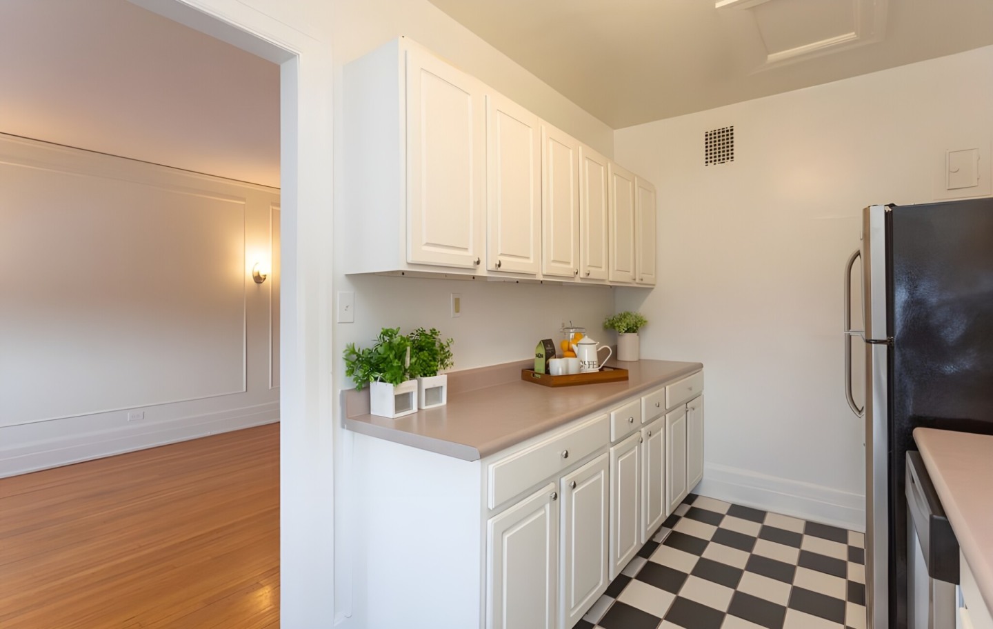 75 Willett Apartments Image 7