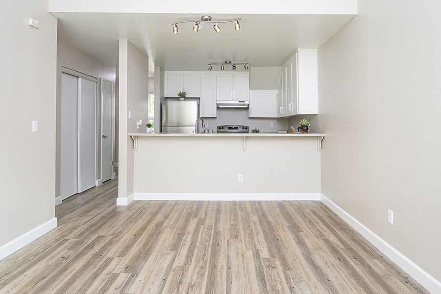 Americana Apartments Image 10