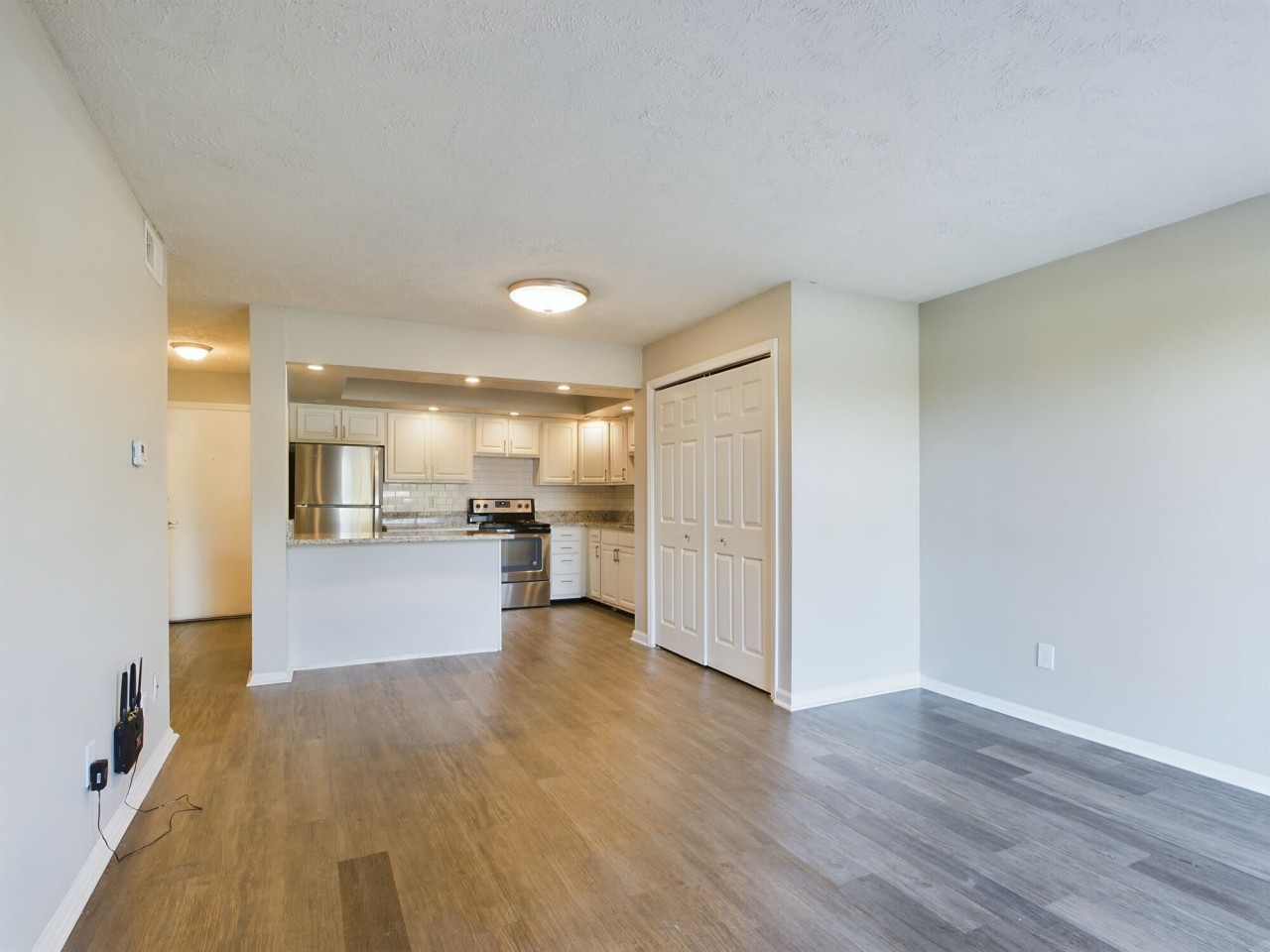 Edgewater Apartments Image 10