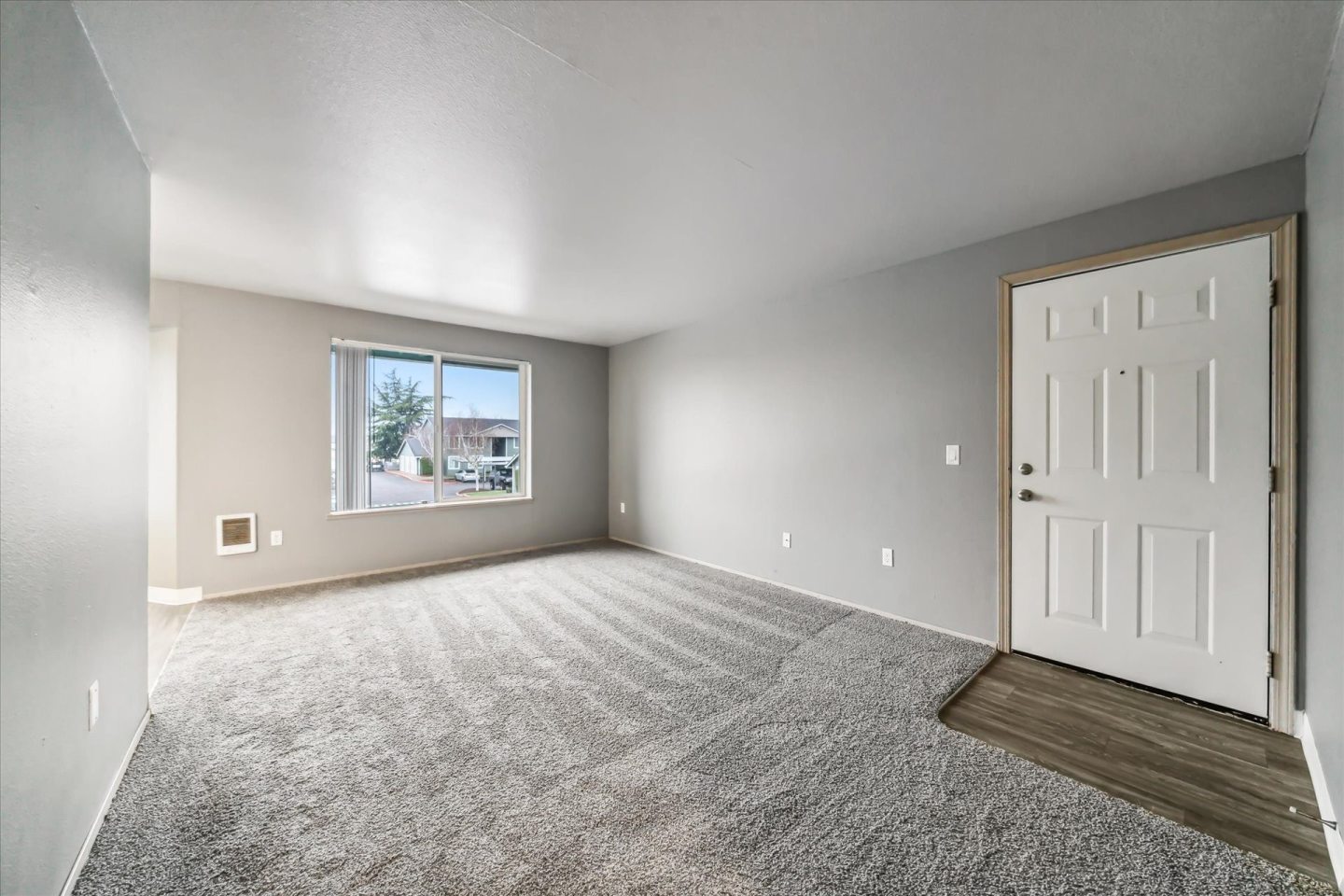 Oak Park Village Apartments Image 10