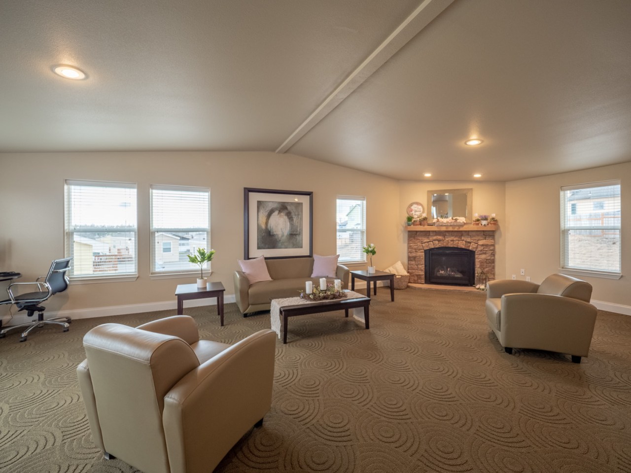 Four Seasons Apartment Homes Image 13