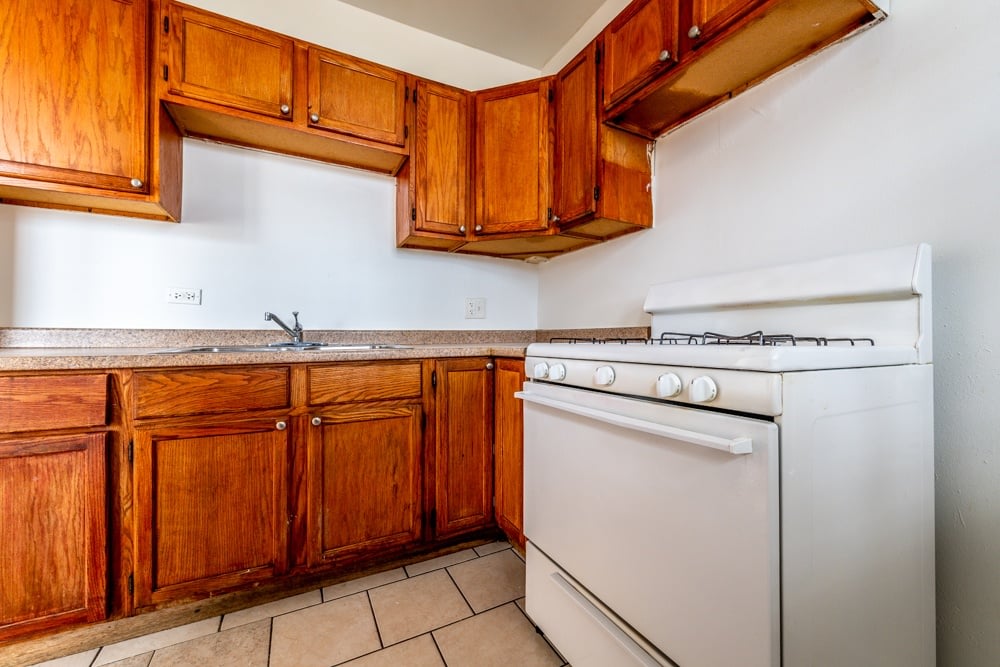 6829 S King Dr Image 1