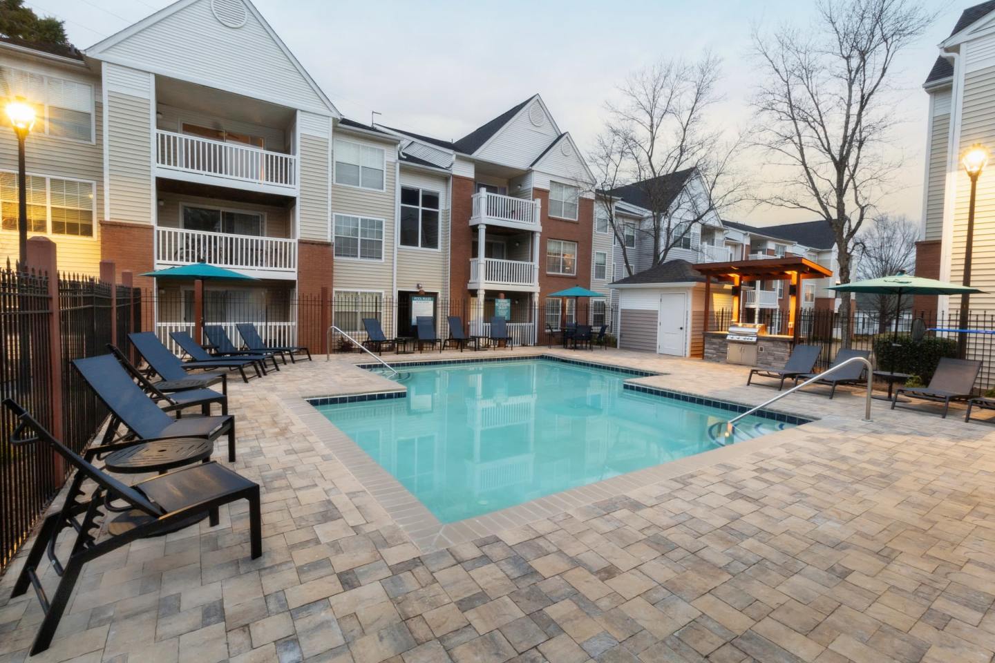 Avery Glen Luxury Apartments Image 6