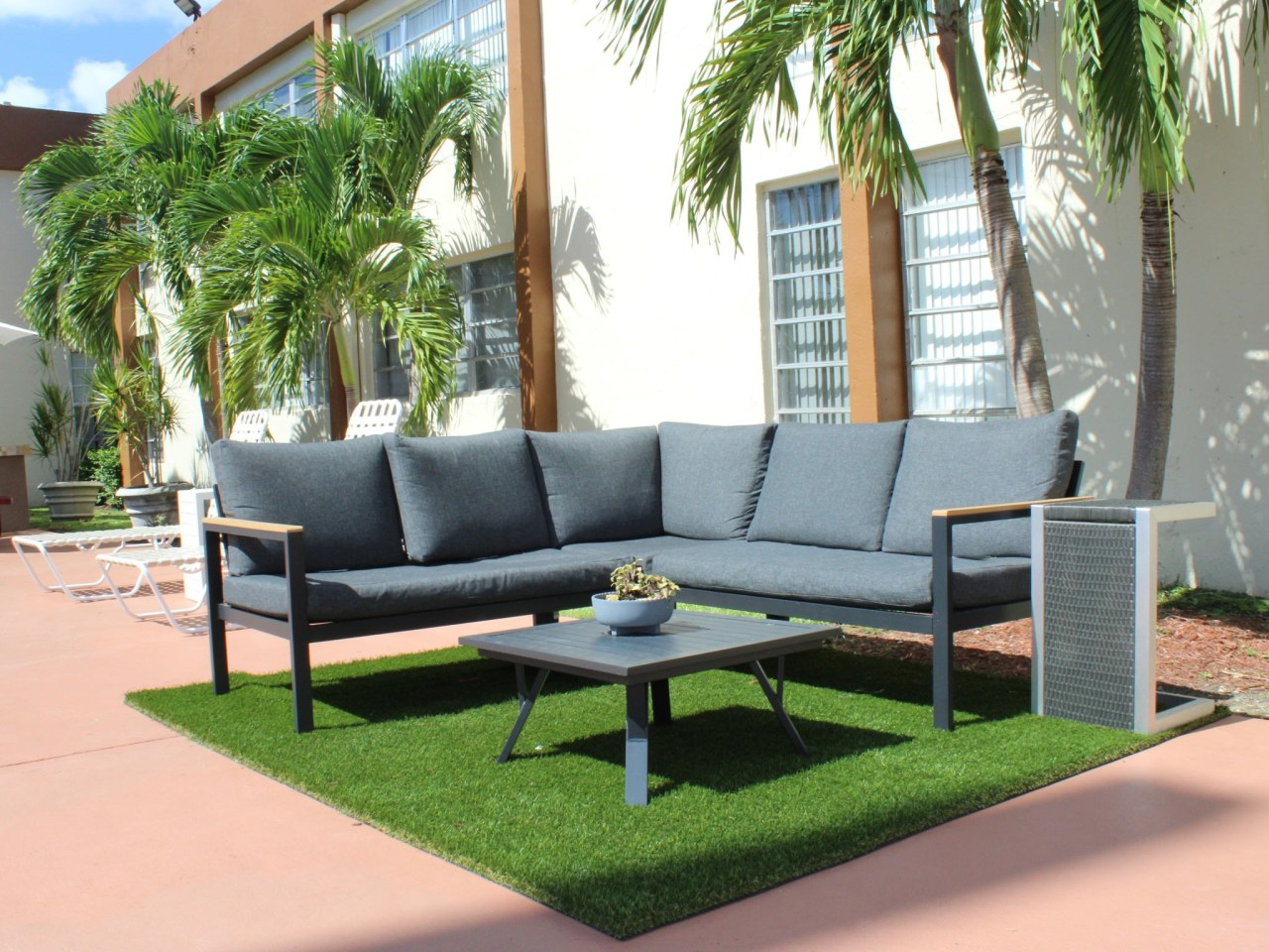 Las Brisas Gardens Image 3
