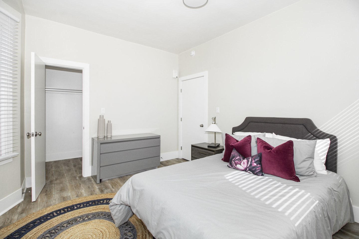 795 PINE Image 18
