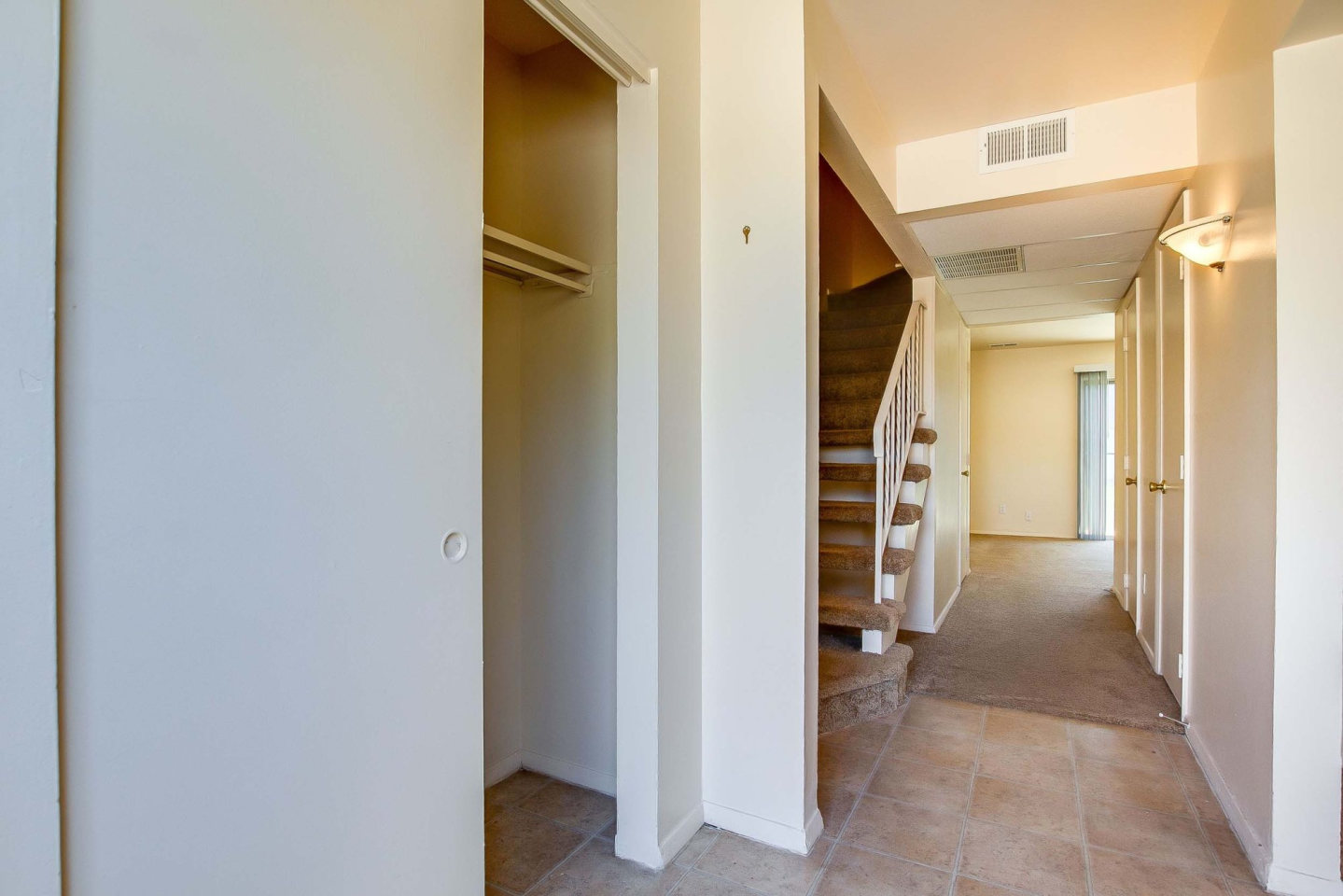 Black Hawk Apartments Image 14
