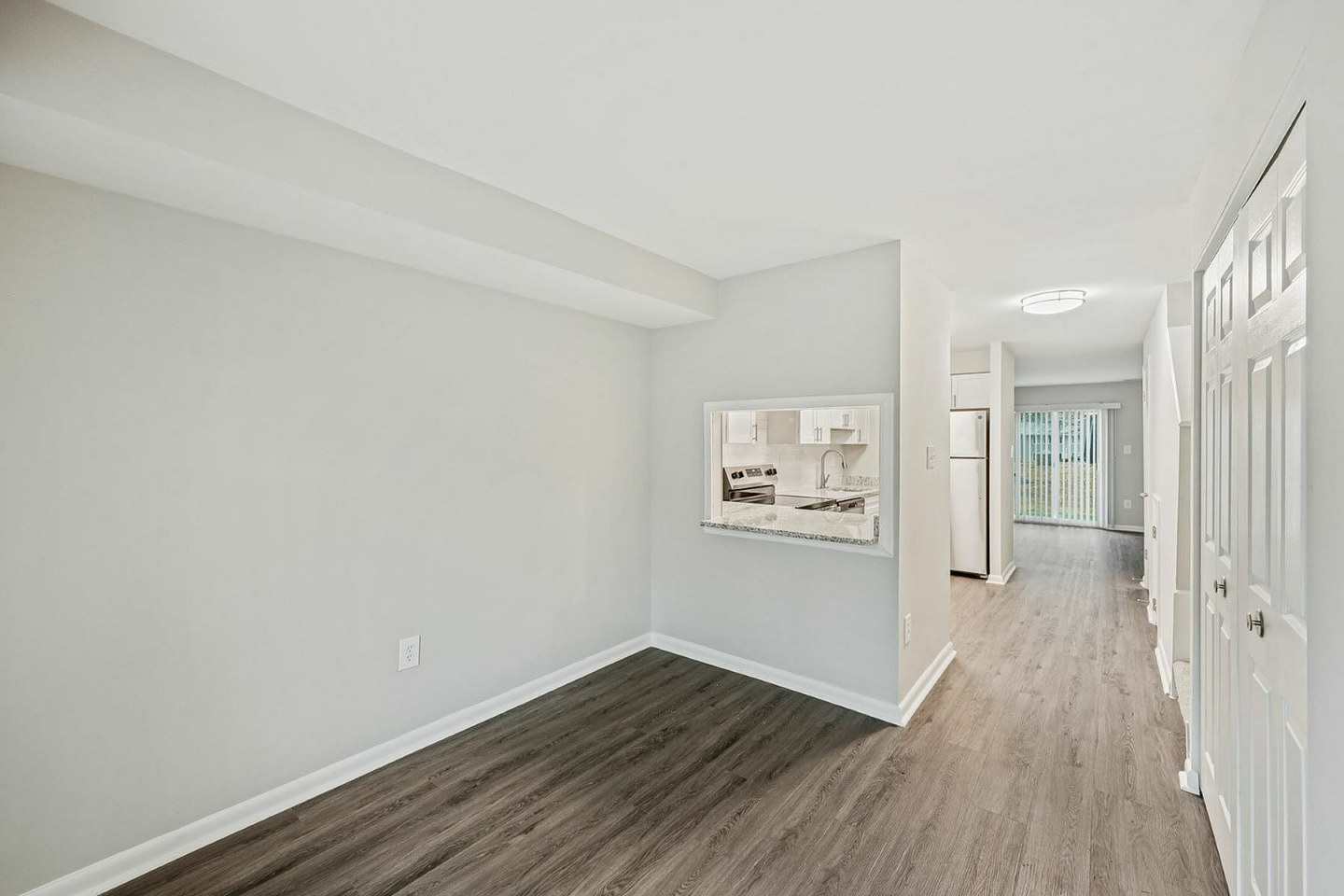 Beacon Pointe Apartments & Townhomes Image 15
