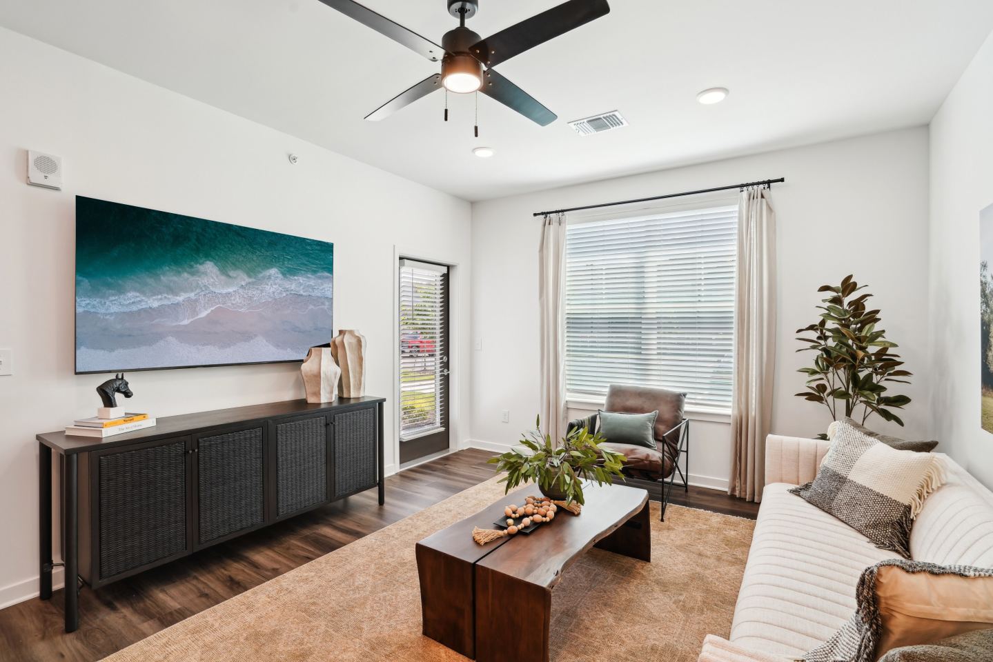 The Pullman Luxury Apartment Homes Image 105