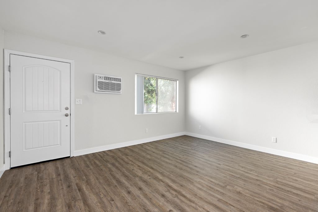 Topanga Canyon Apartments Image 12
