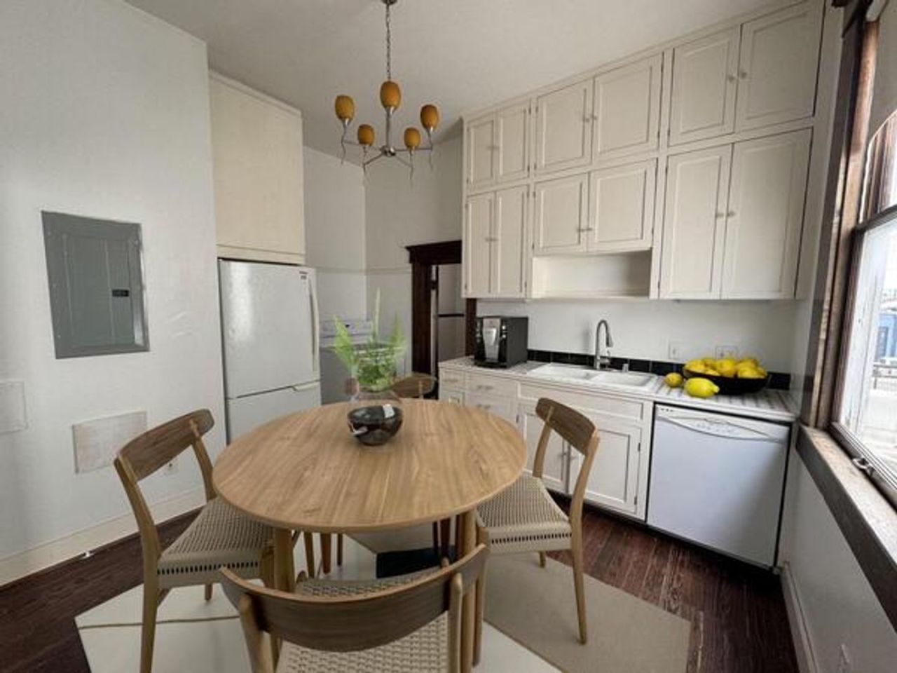 211 S Main St Unit E, Fort Worth, TX Image 1