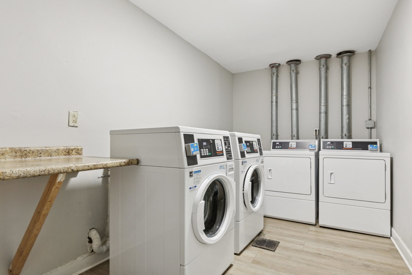 450 Green Apartments Image 11