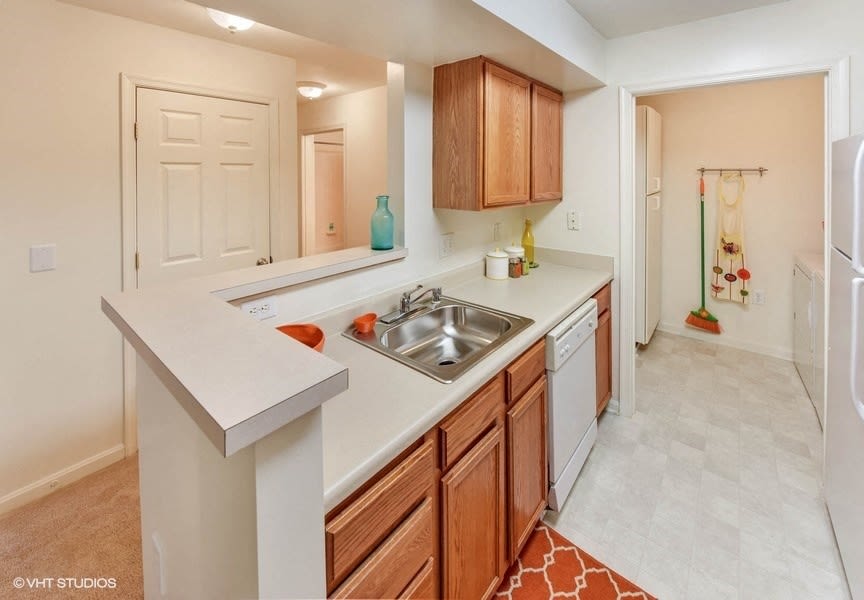 Residences at the Manor Image 7