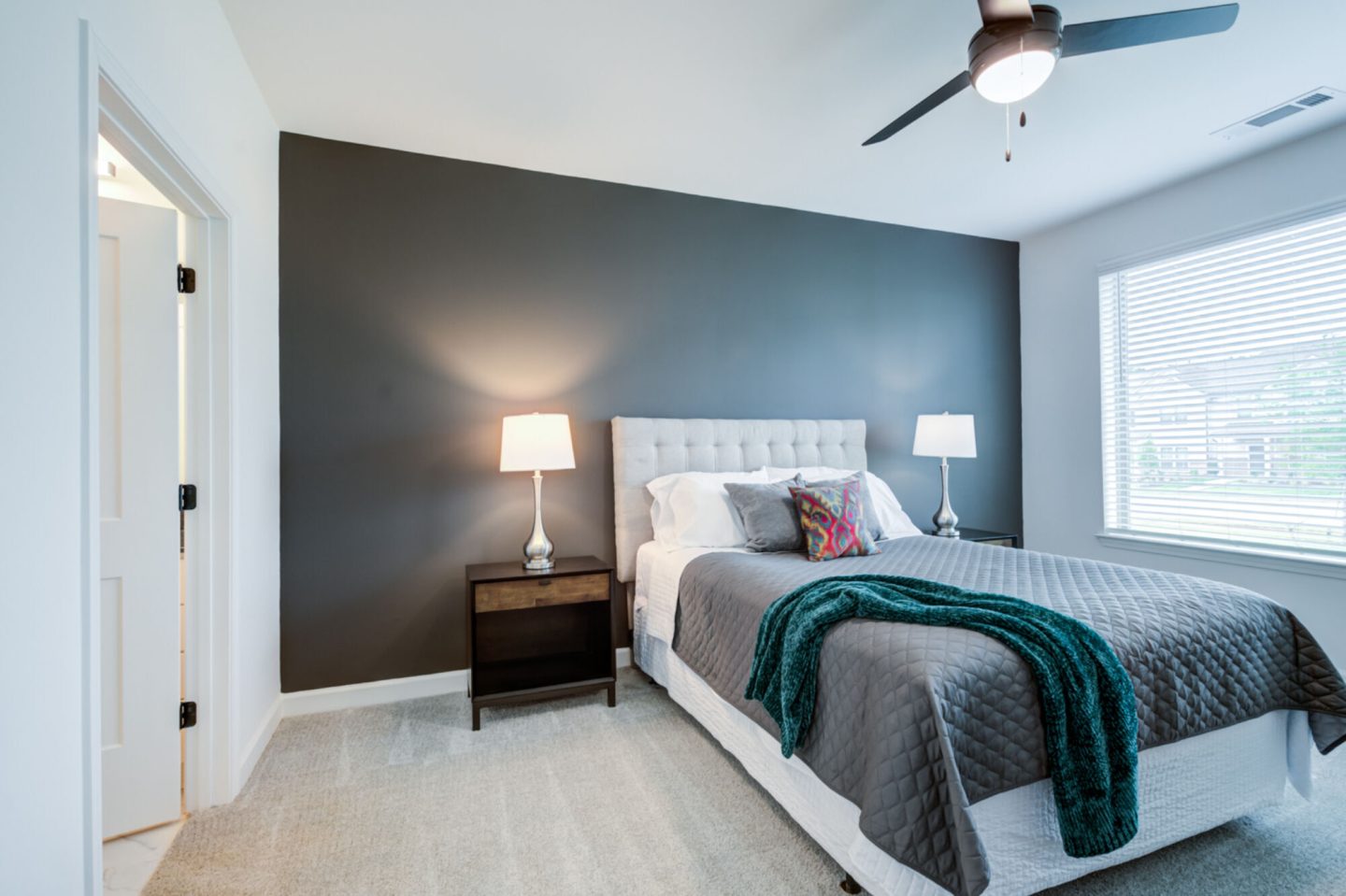 Taryn at 401 Image 16