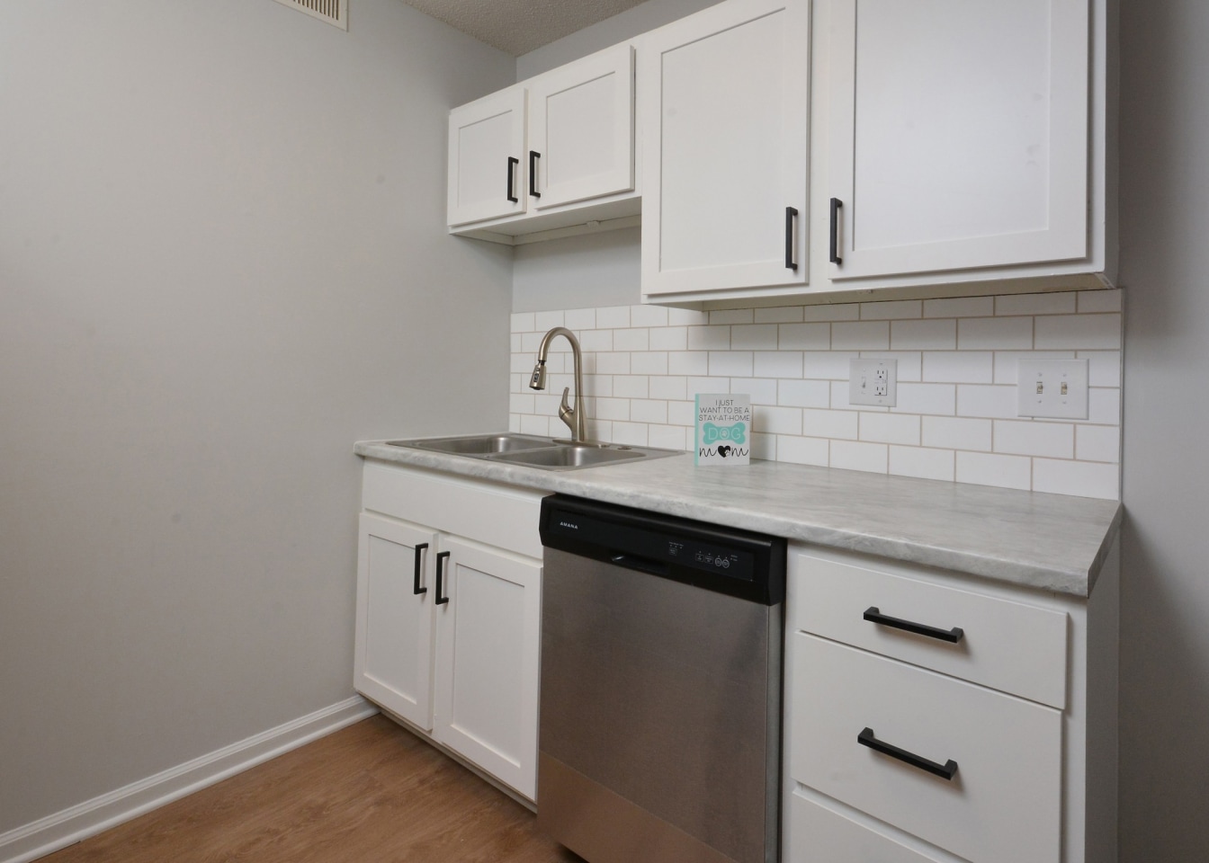 Jamestown Manor Apartments Image 6