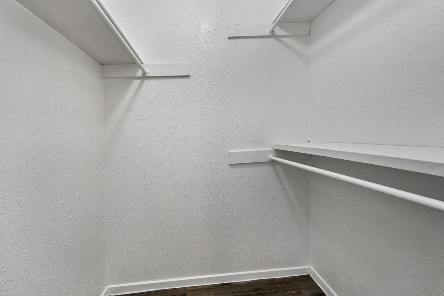 Flats at 183 Image 9
