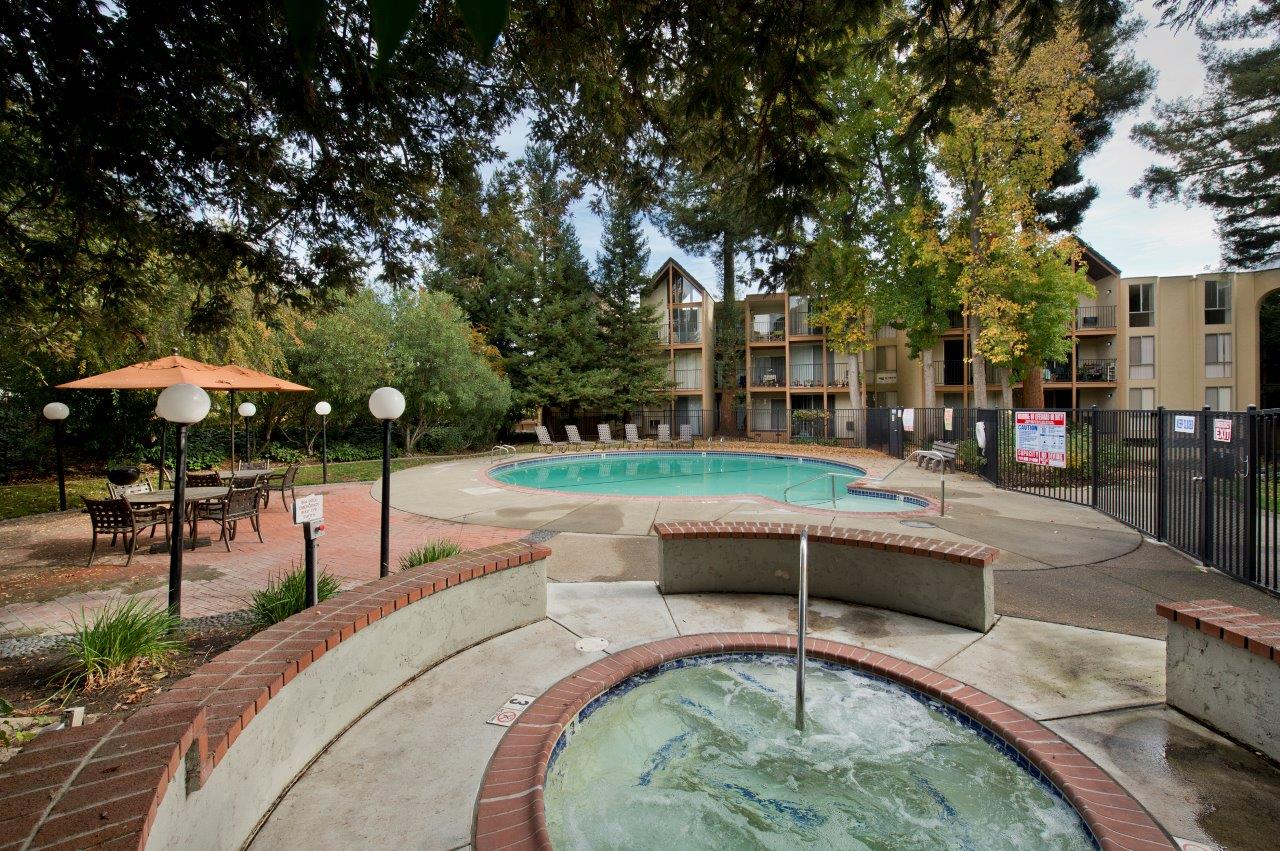Atrium Downtown Image 12