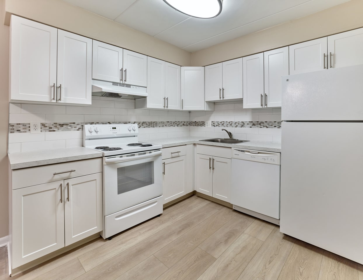 Eldorado Court Apartments Image 5