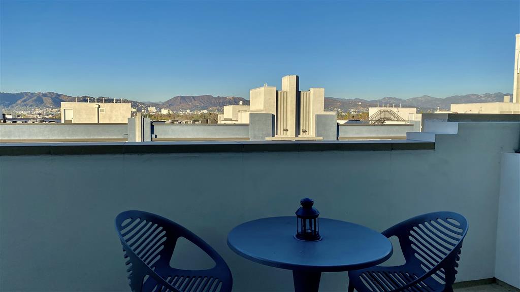 The Mansfield at Miracle Mile Image 18