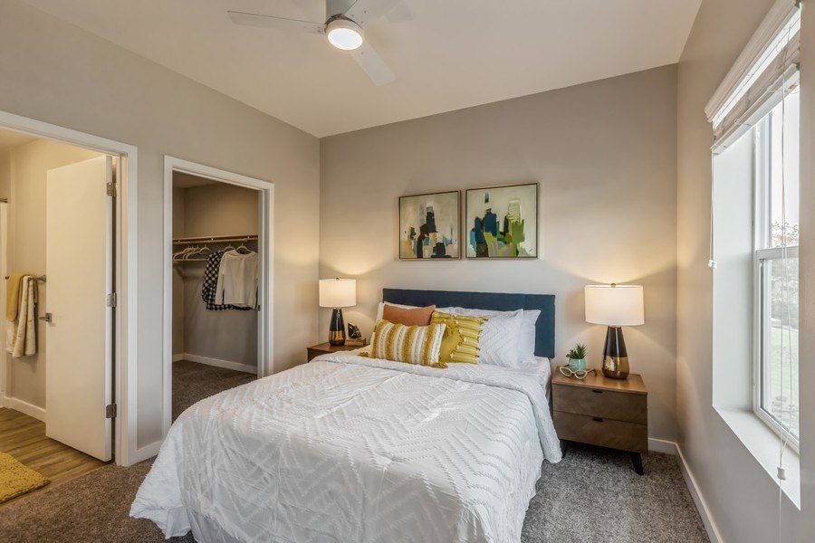Parq Crossing Apartments Image 9