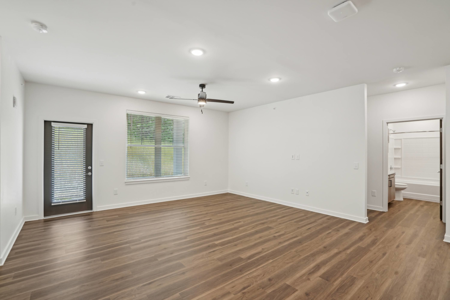 The Pullman Luxury Apartment Homes Image 35