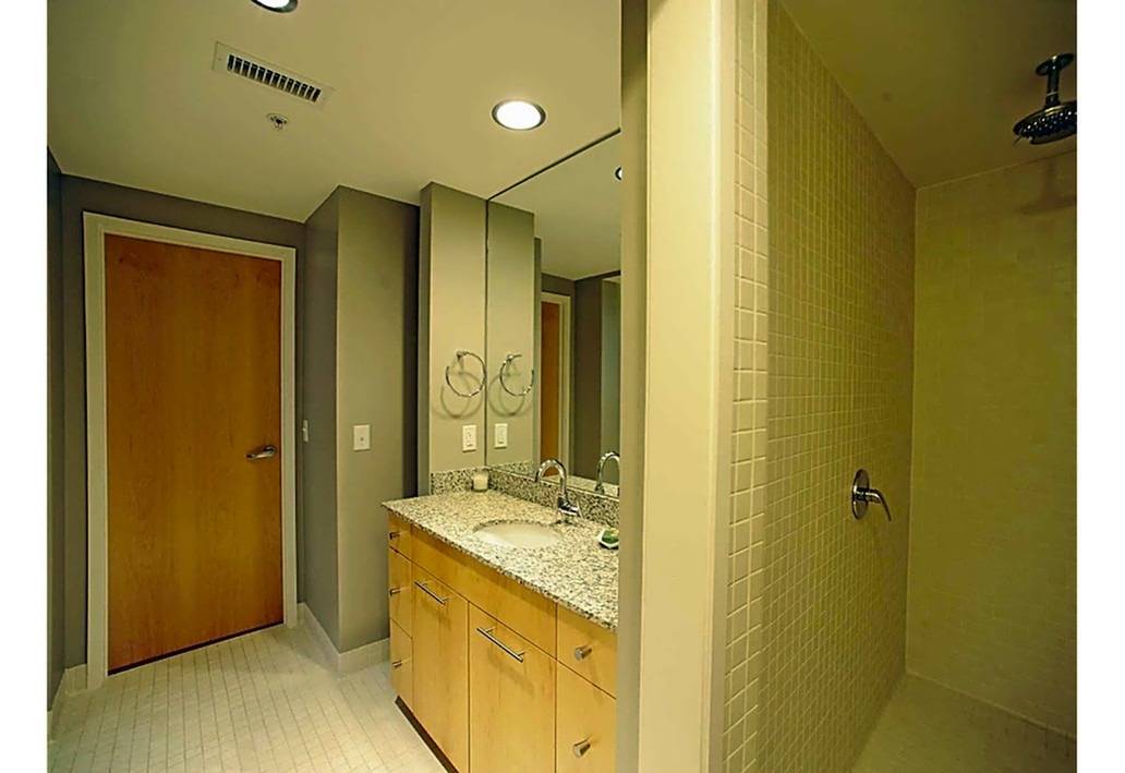 909 Walnut Image 18