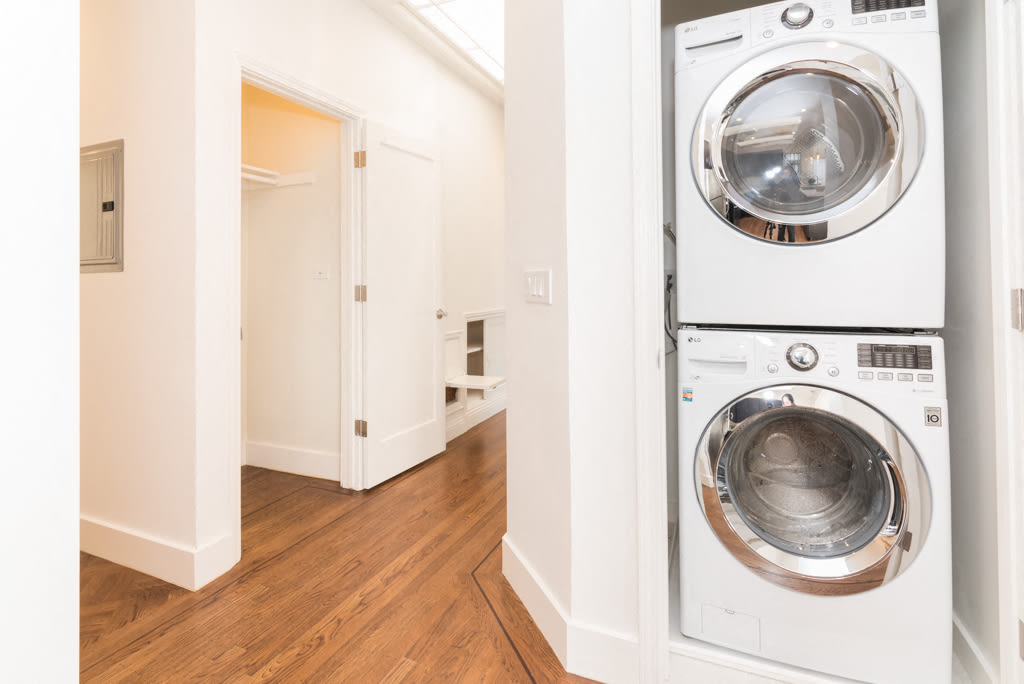 324 Larkin Image 19