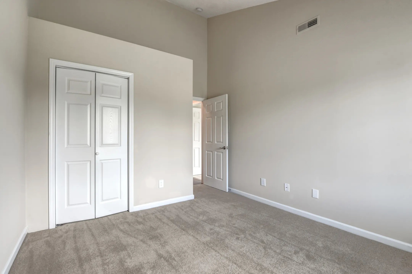 Village Green Apartments Image 11