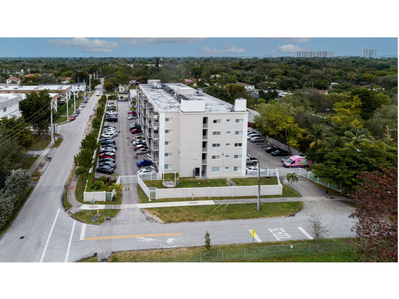 Miami Shores Luxury Apartments Image 20