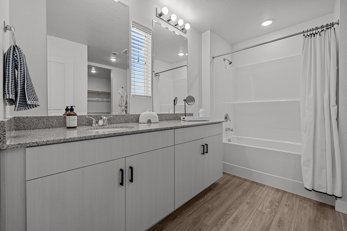 Desert Village Townhomes Image 7