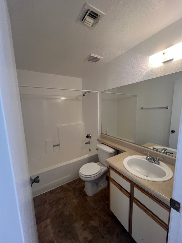 Emerald Pointe Image 10