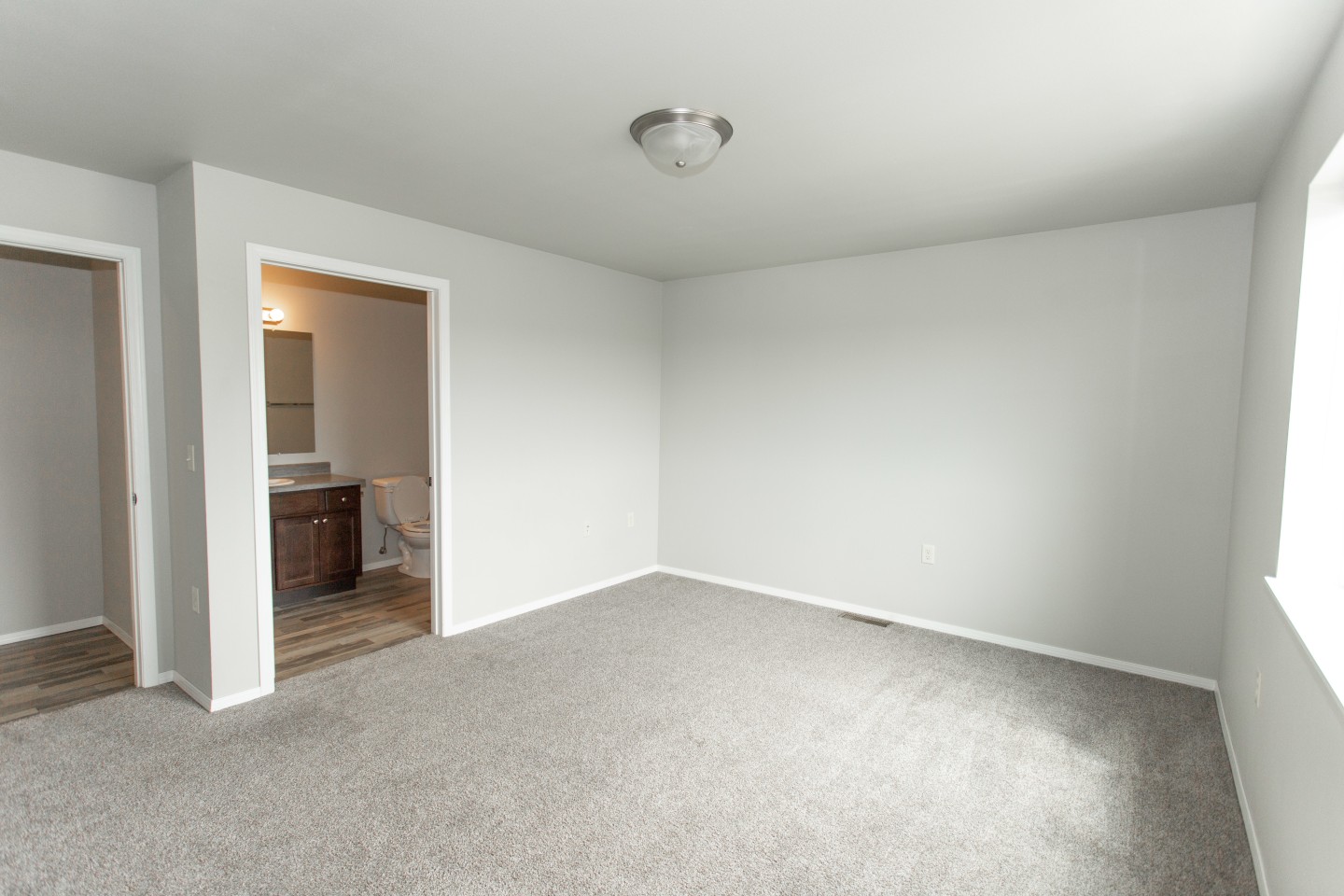 Thelin Center Apartments Image 13