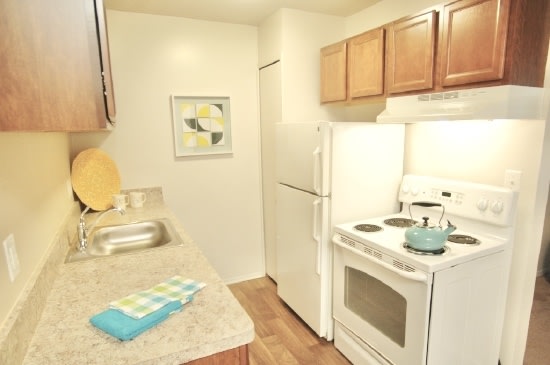 Village Oaks Apartments Image 1