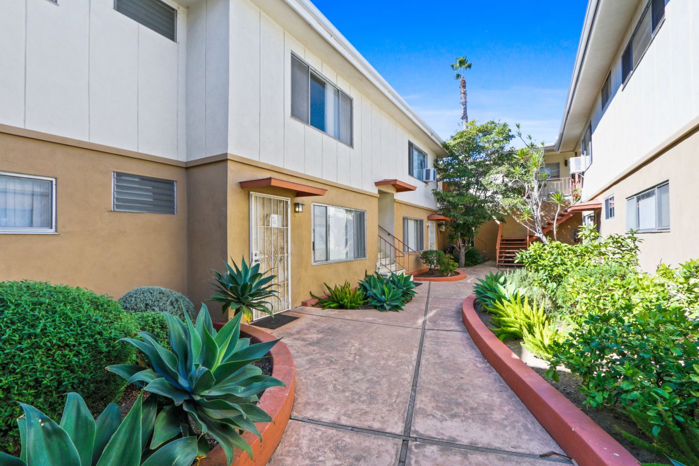 2921 Arizona Apartments Image 12