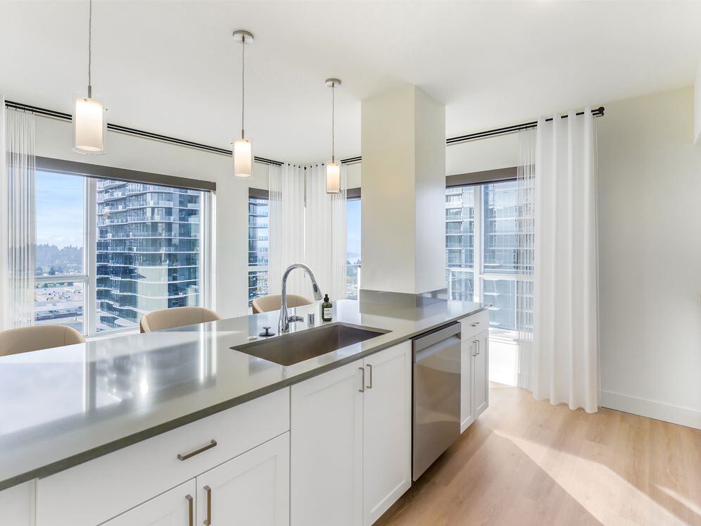 Avalon Towers Bellevue Image 3