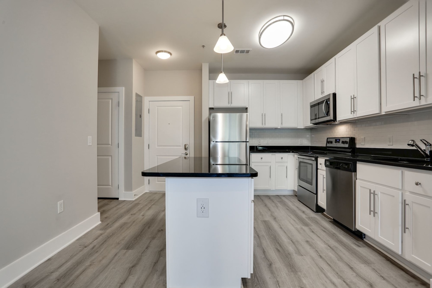 800 Carlyle Image 48