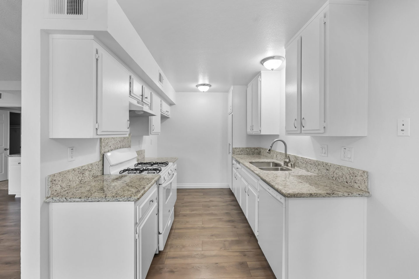 Beachpoint Apartments Image 9