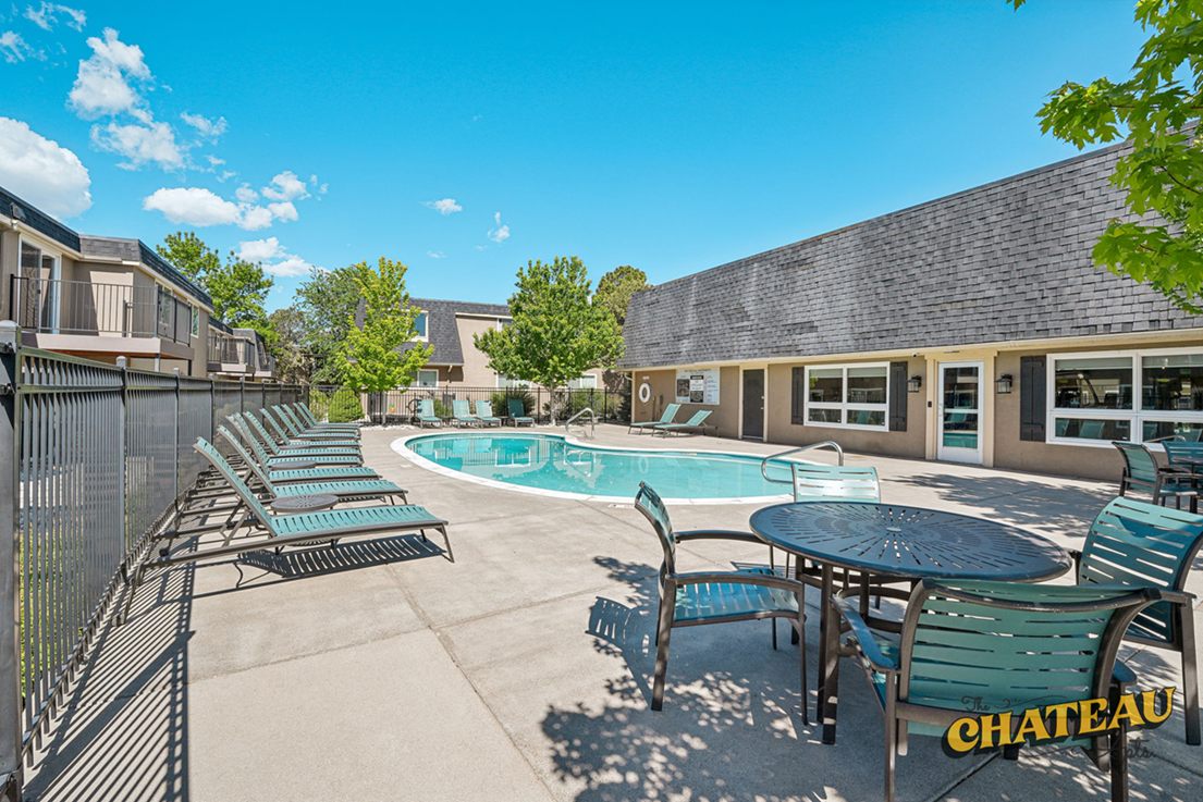 Chateau Apartments Image 16