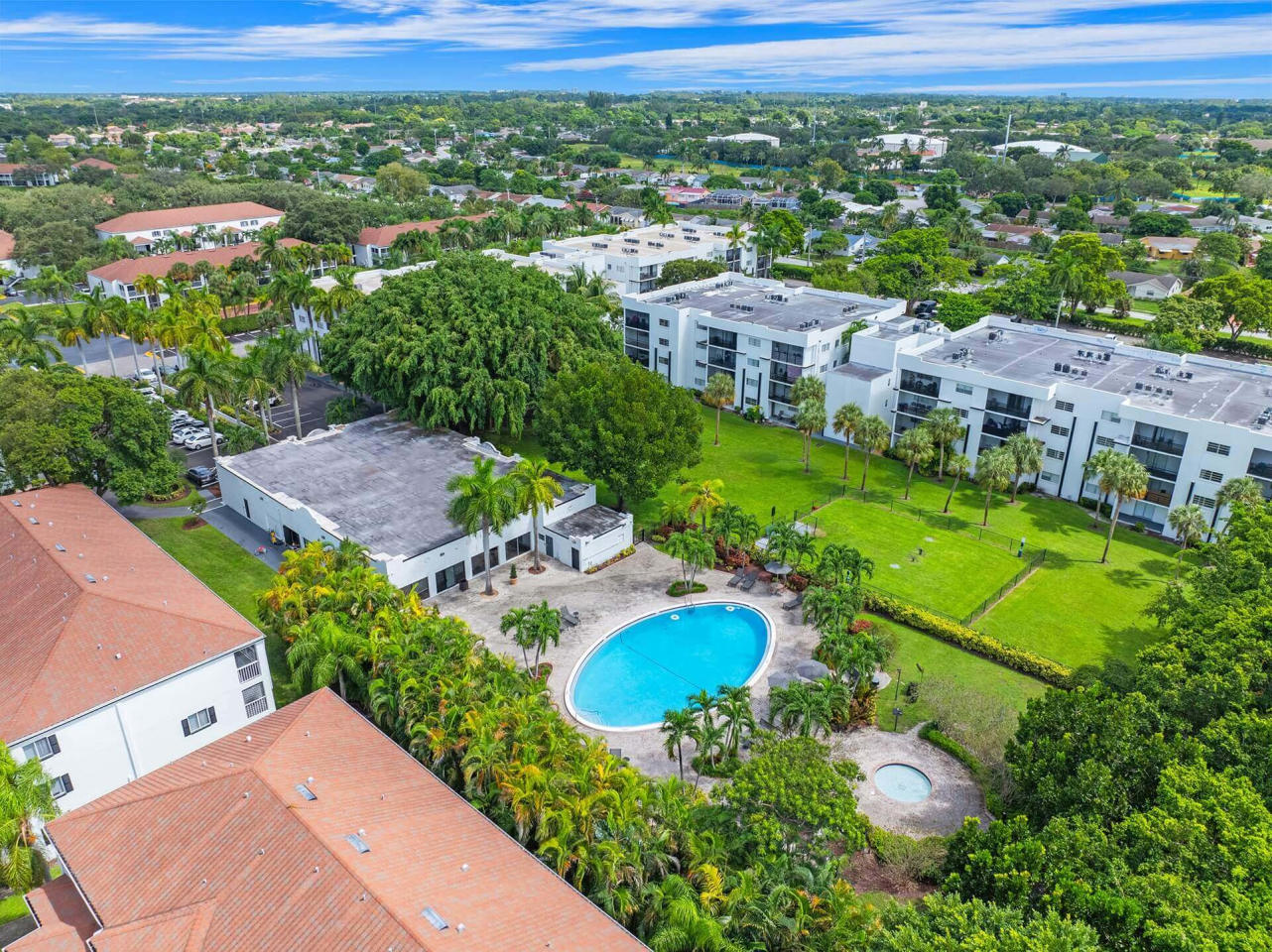 The Luxe at Boca Image 28