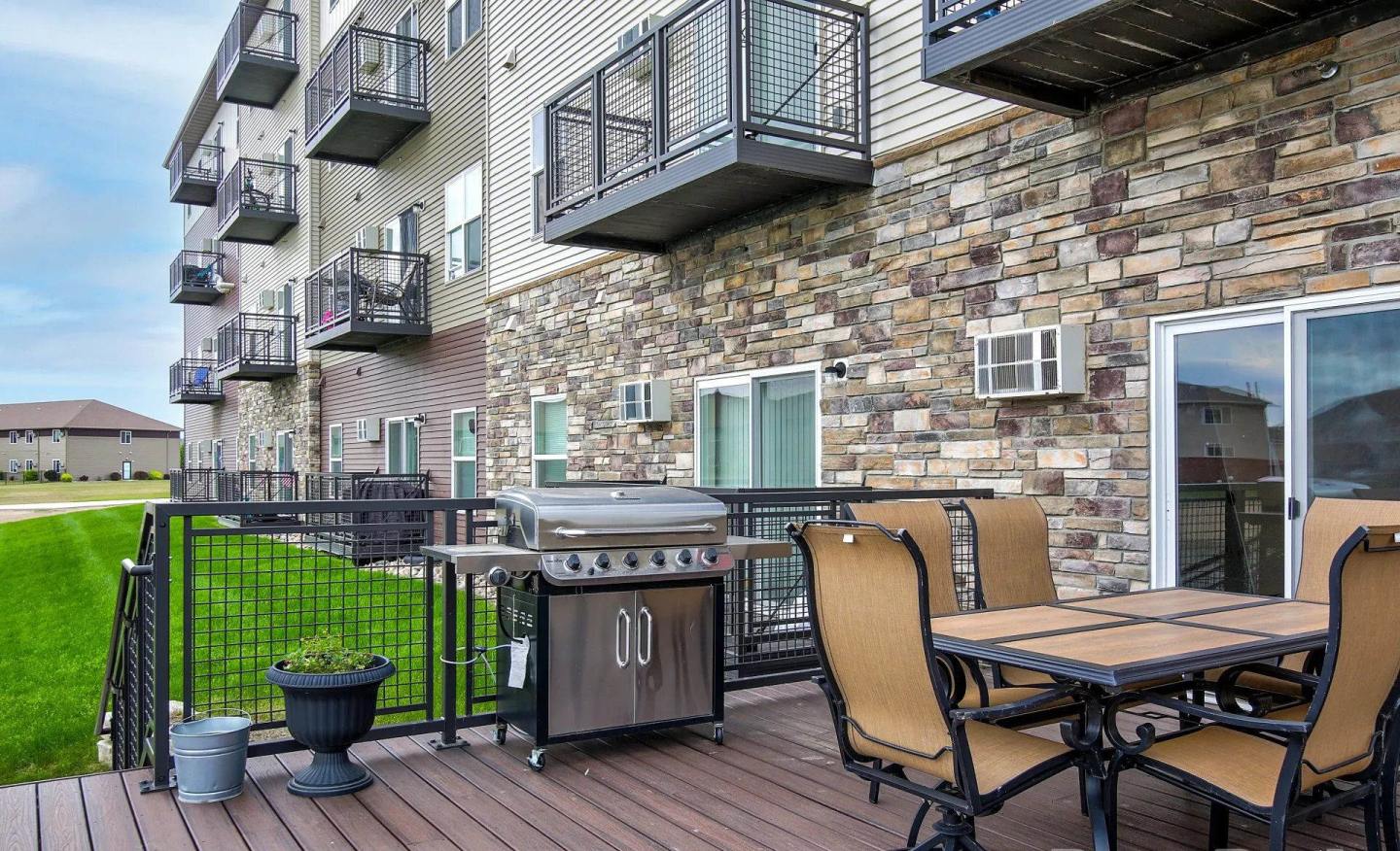 Lakewood Estates Apartments Image 3