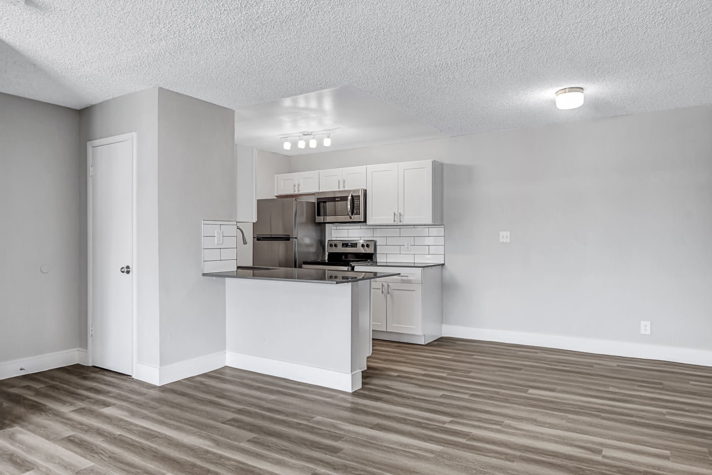 Tides at North Paradise Apartments Image 4