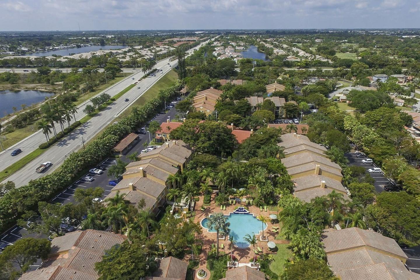 Quiet Waters Apartment Homes Image 8