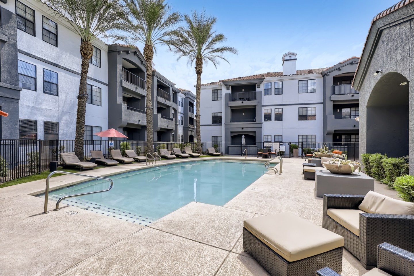 Mandarina Luxury Apartment Homes Image 1