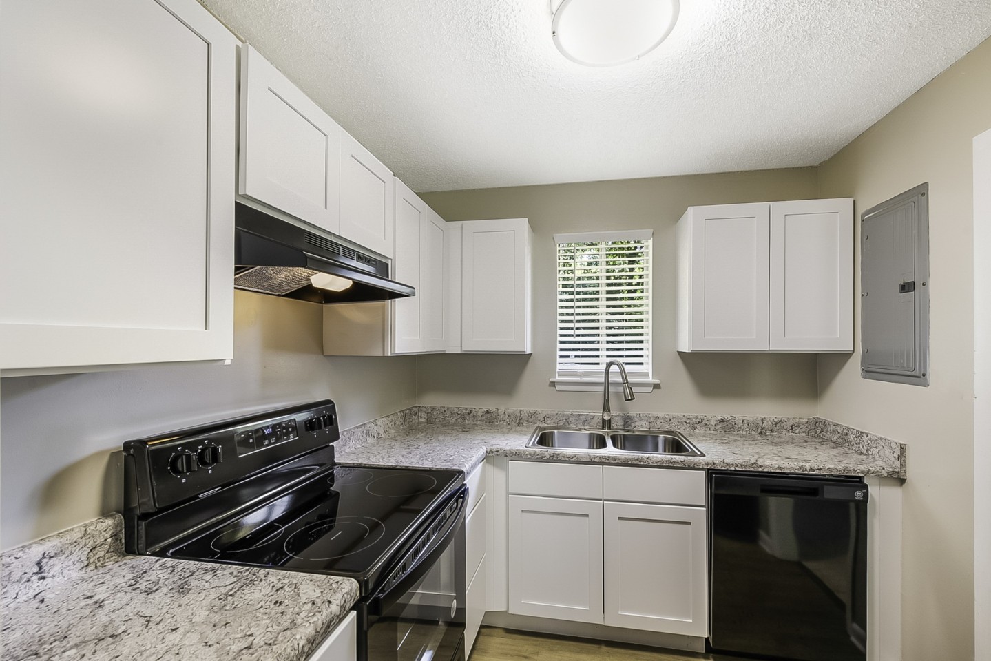 Pine Ridge Apartments Image 10