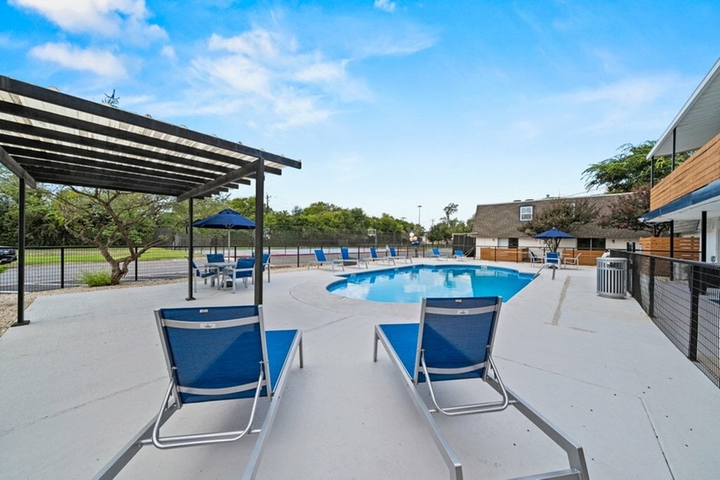 The Lynx Apartments and Townhomes Image 14