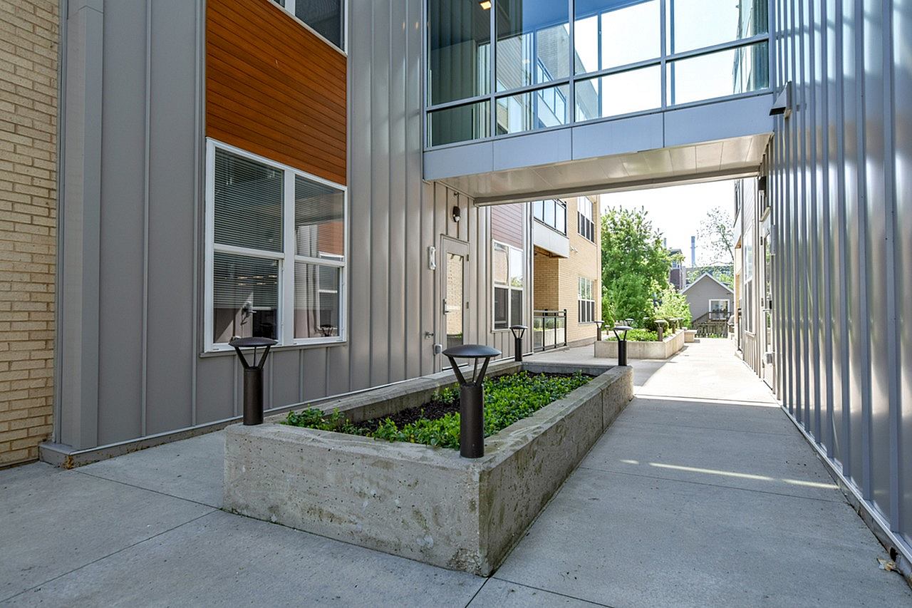 700 East Image 43